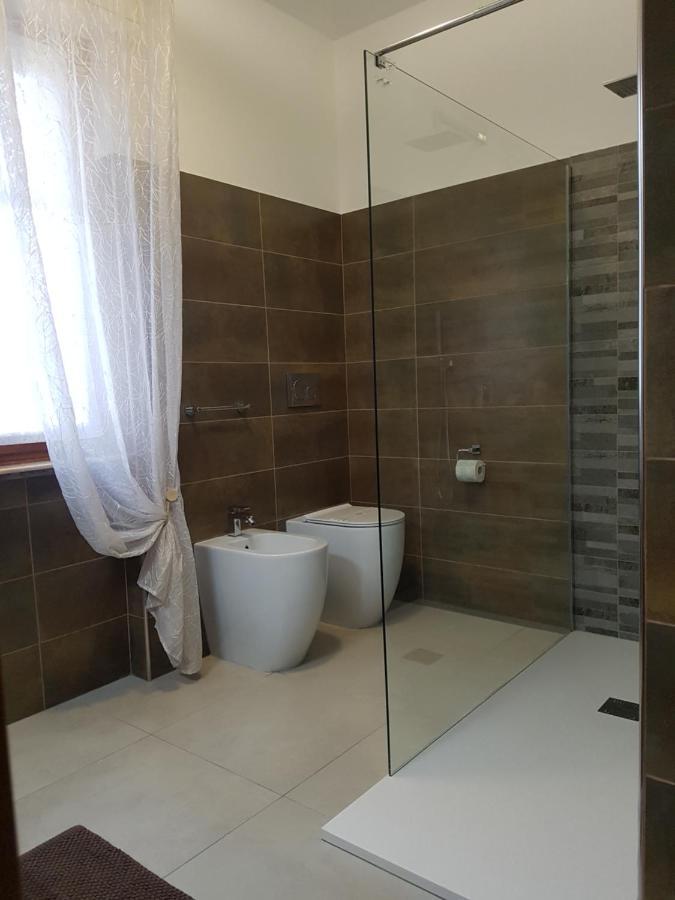 B&B Villa Mirella Casnate Con Bernate Exterior photo