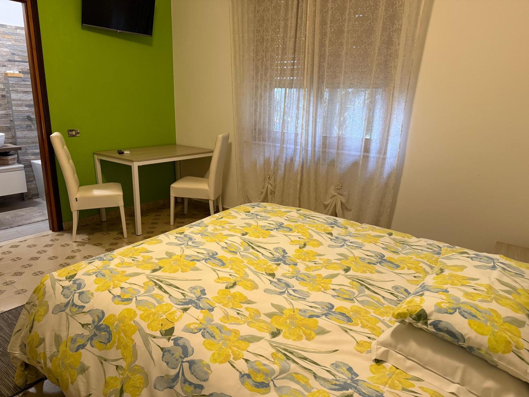 B&B Villa Mirella Casnate Con Bernate Exterior photo