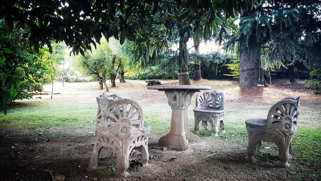B&B Villa Mirella Casnate Con Bernate Exterior photo