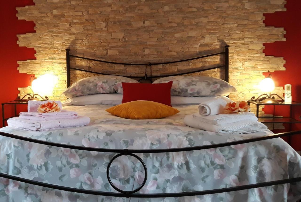 B&B Villa Mirella Casnate Con Bernate Exterior photo